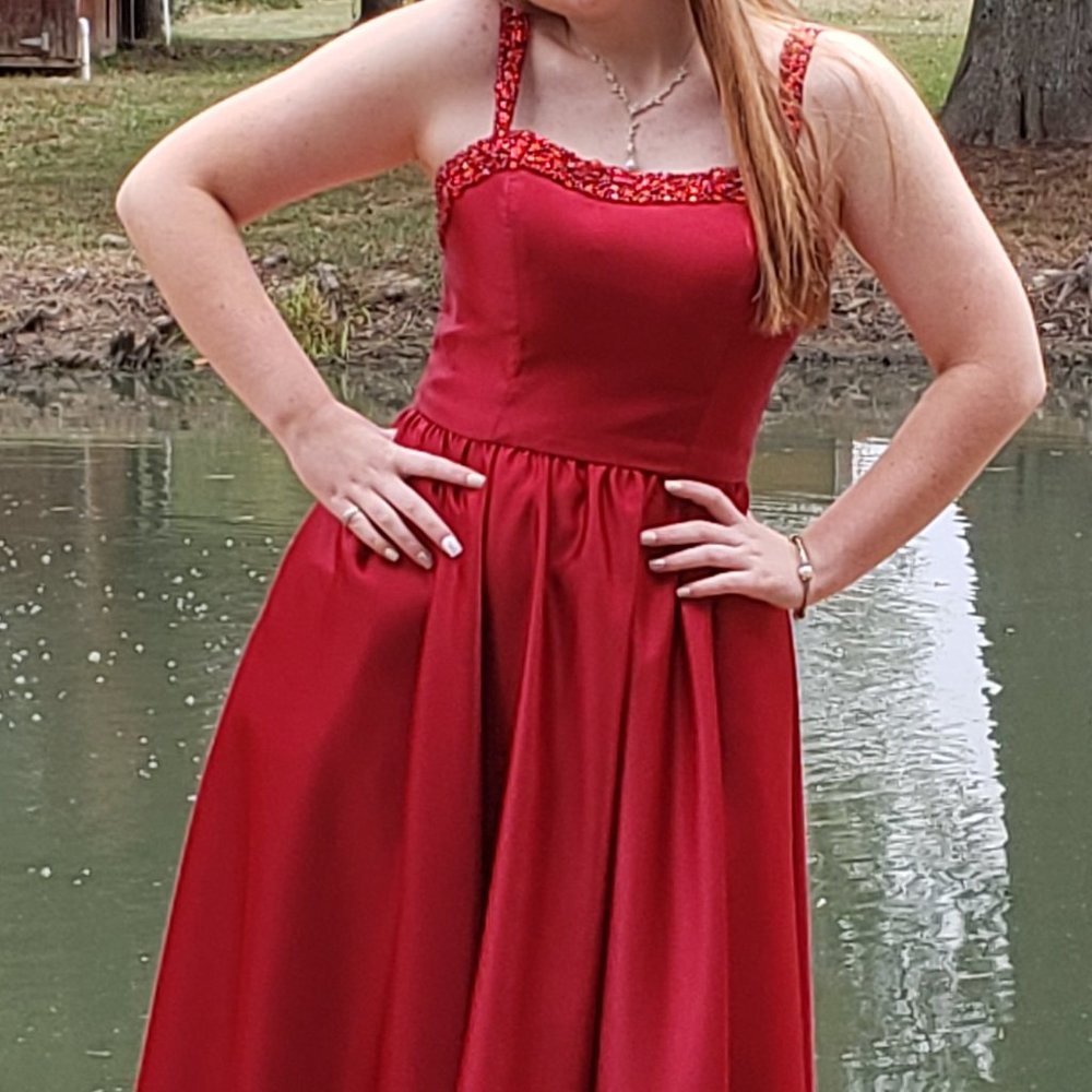 Red Mori lee size 10
